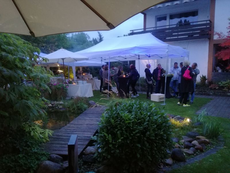 OMA-ROSI-FEIERN-ZUHAUSE