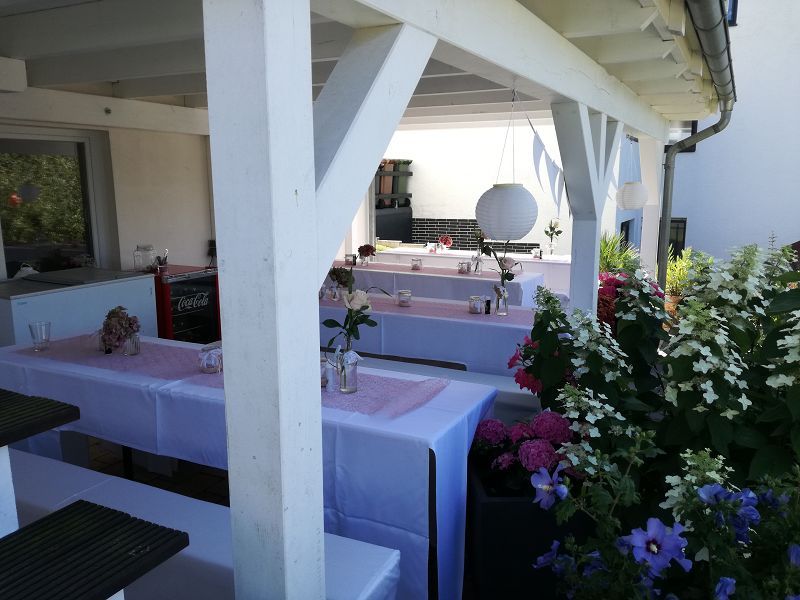 OMA-ROSI-FEIERN-ZUHAUSE