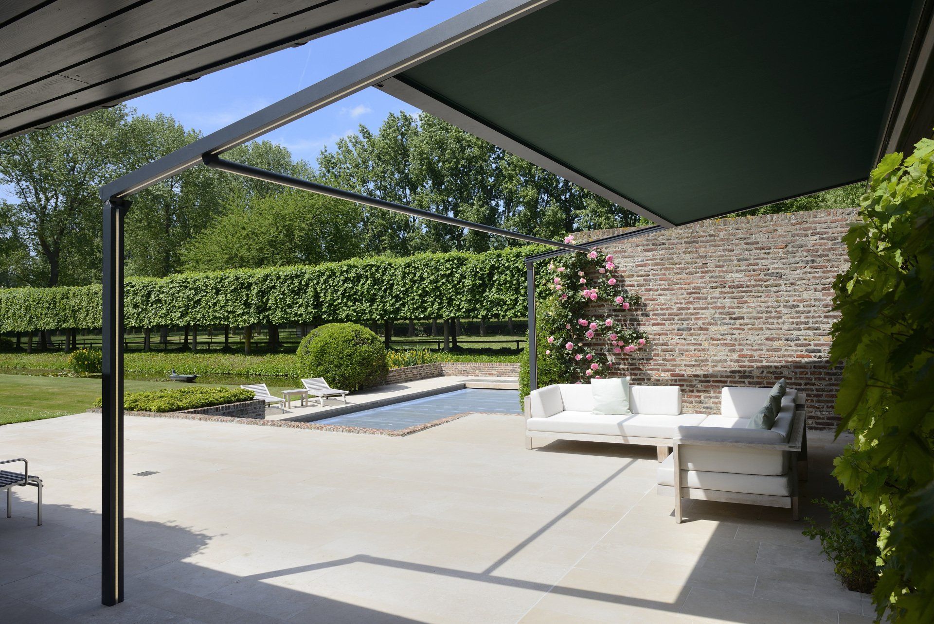 Hier finden Sie unsere hochwertigen Pergola-Markise vom Modell B128 aus Aluminium in Berlin