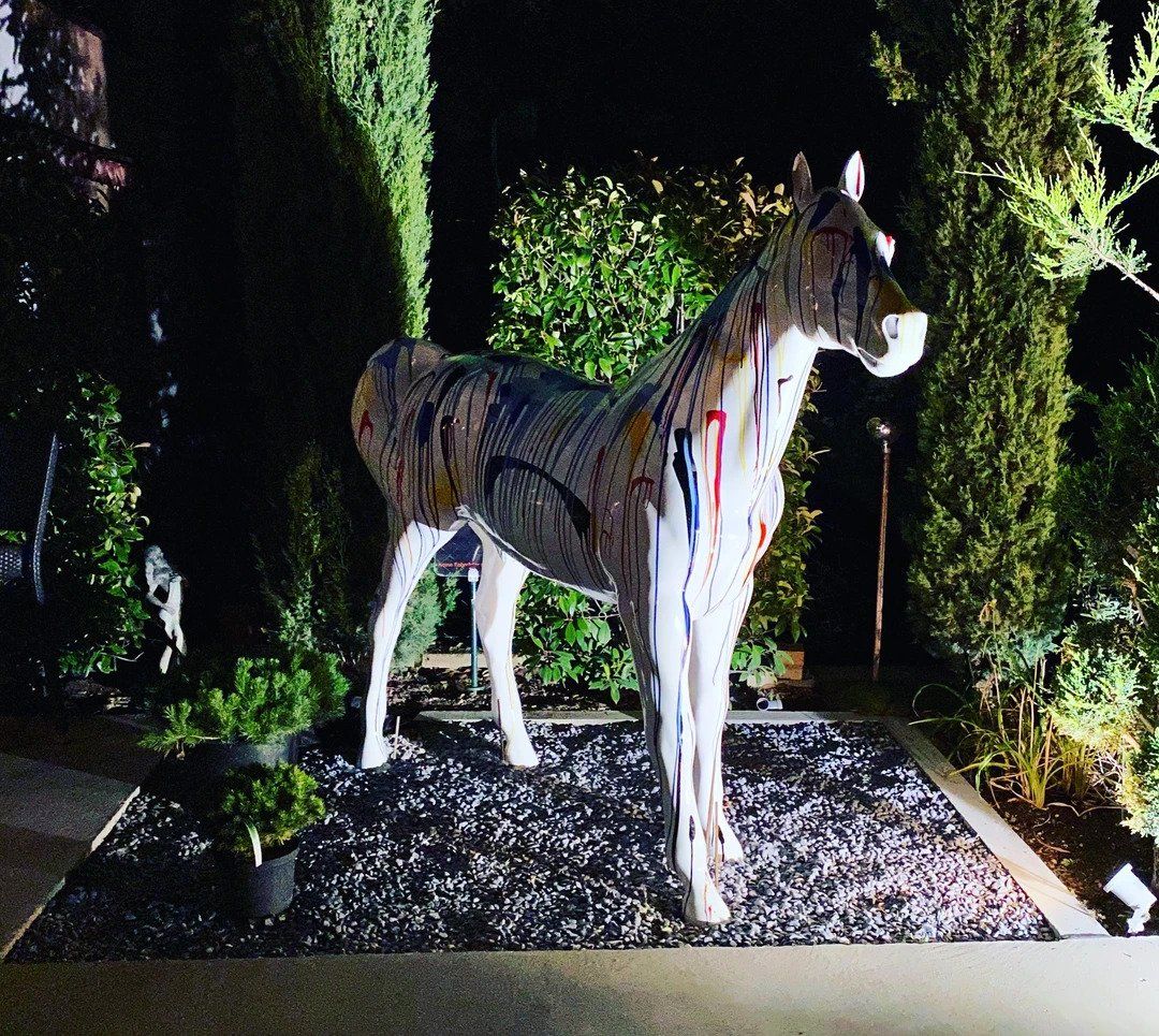 Gartendeko & Kunstwerke als außergewöhnliche Ergänzung zu unseren Sonnenschutz Produkten von Brustor in Berlin.