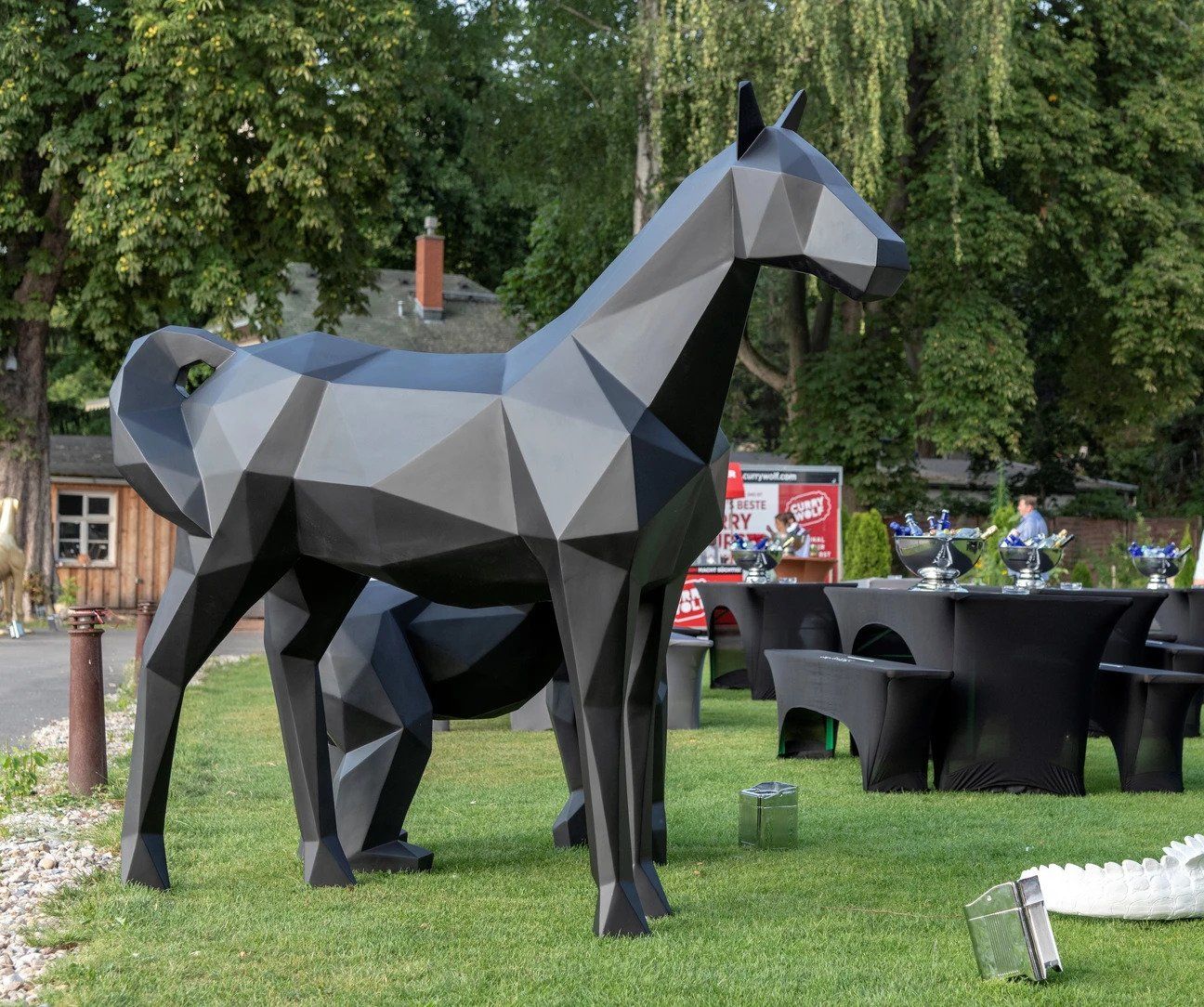 Designer-Gartendeko & Kunstwerke als stilvolle Ergänzung zu unseren Terrassenüberdachungen rund um Berlin. In Kooperation mit der Designerin Claudia Bias.