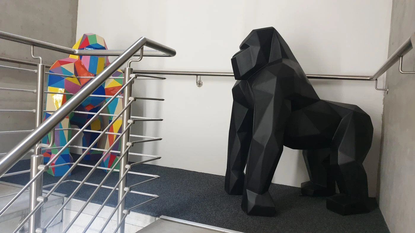 Ergänzen Sie unsere Pergolas, Markisen und Sonnenschirme mit Designer-Gartendeko & Kunstwerken von Claudia Bias.