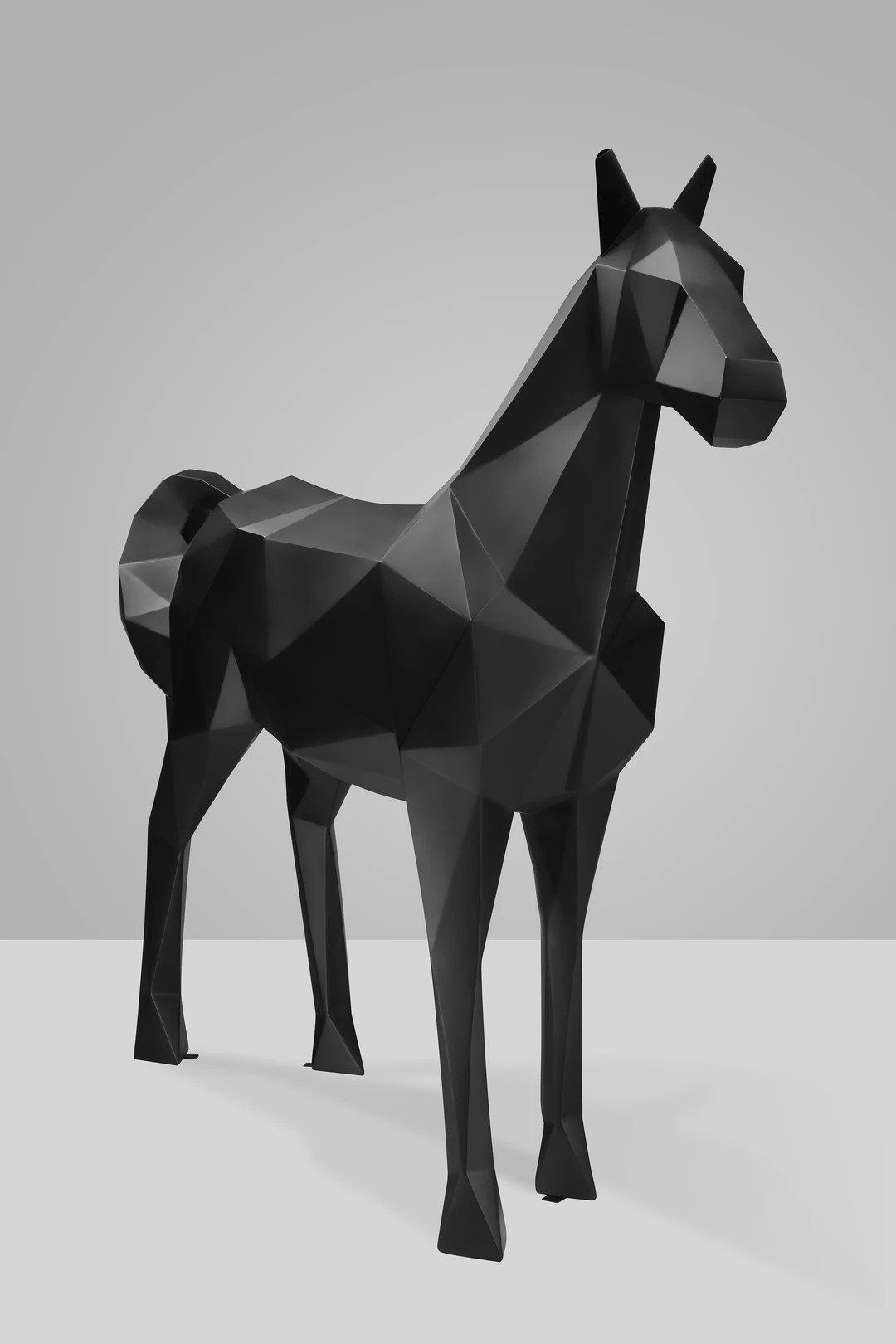 Ergänzen Sie unsere Pergolas, Markisen und Sonnenschirme mit Designer-Gartendeko & Kunstwerken von Claudia Bias.