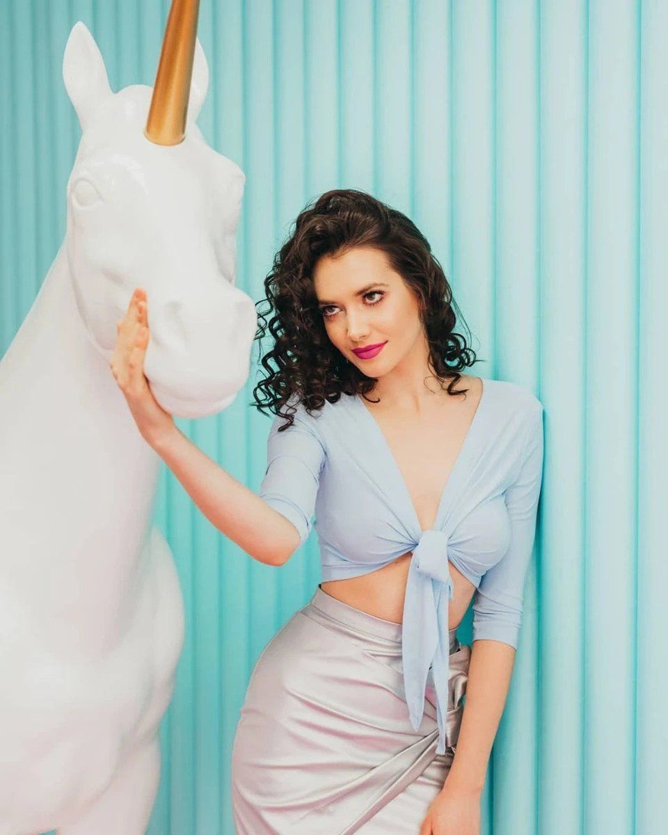 Ergänzen Sie unsere Pergolas, Markisen und Sonnenschirme mit Designer-Gartendeko & Kunstwerken von Claudia Bias.