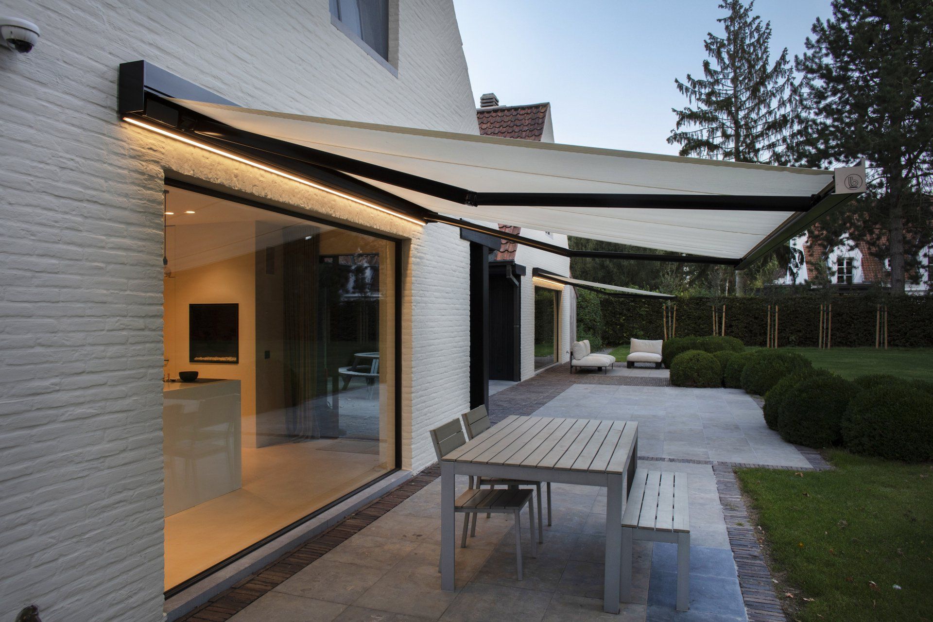 Pergola Living Berlin: Aus dem Fernsehen und dem Werbespot bekannten Terrassenüberdachungen B-200 XL von Brustor. Günstig mit Montage in Berlin.