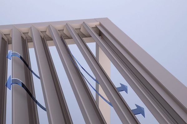 Steuern Sie unsere Terrassenüberdachung mit Lamellendach B200 XL aus Aluminium mit praktischer Fernbedienung