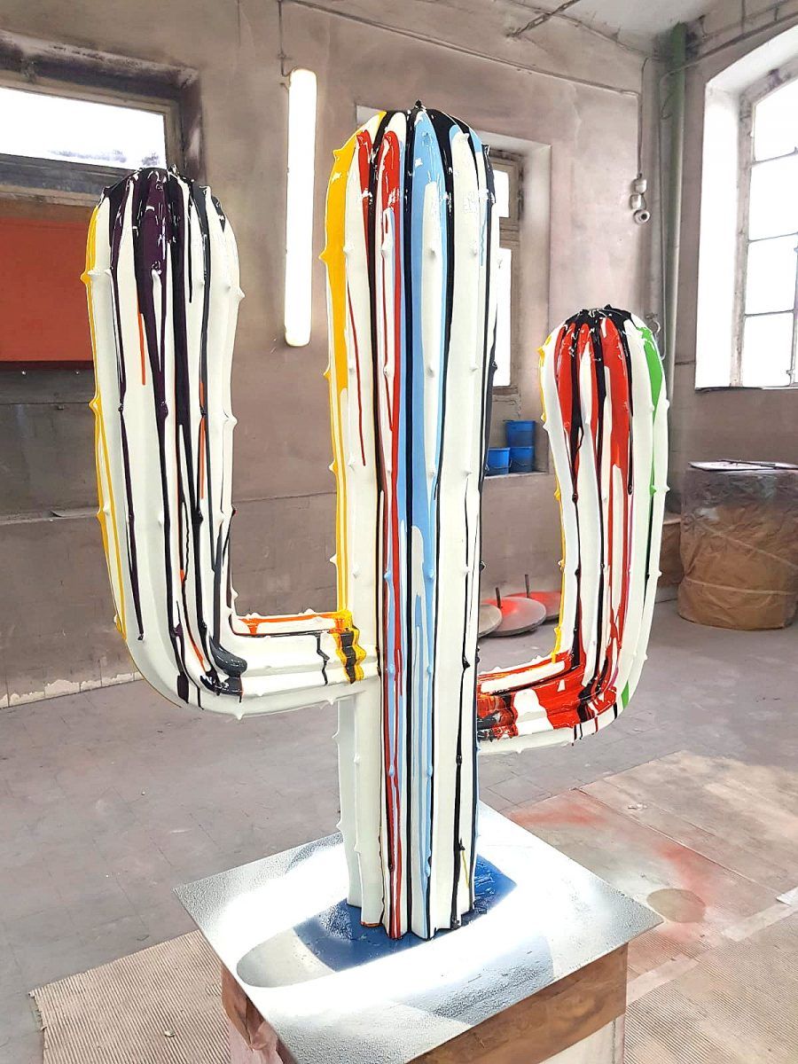 Ergänzen Sie unsere Pergolas, Markisen und Sonnenschirme mit Designer-Gartendeko & Kunstwerken von Claudia Bias.