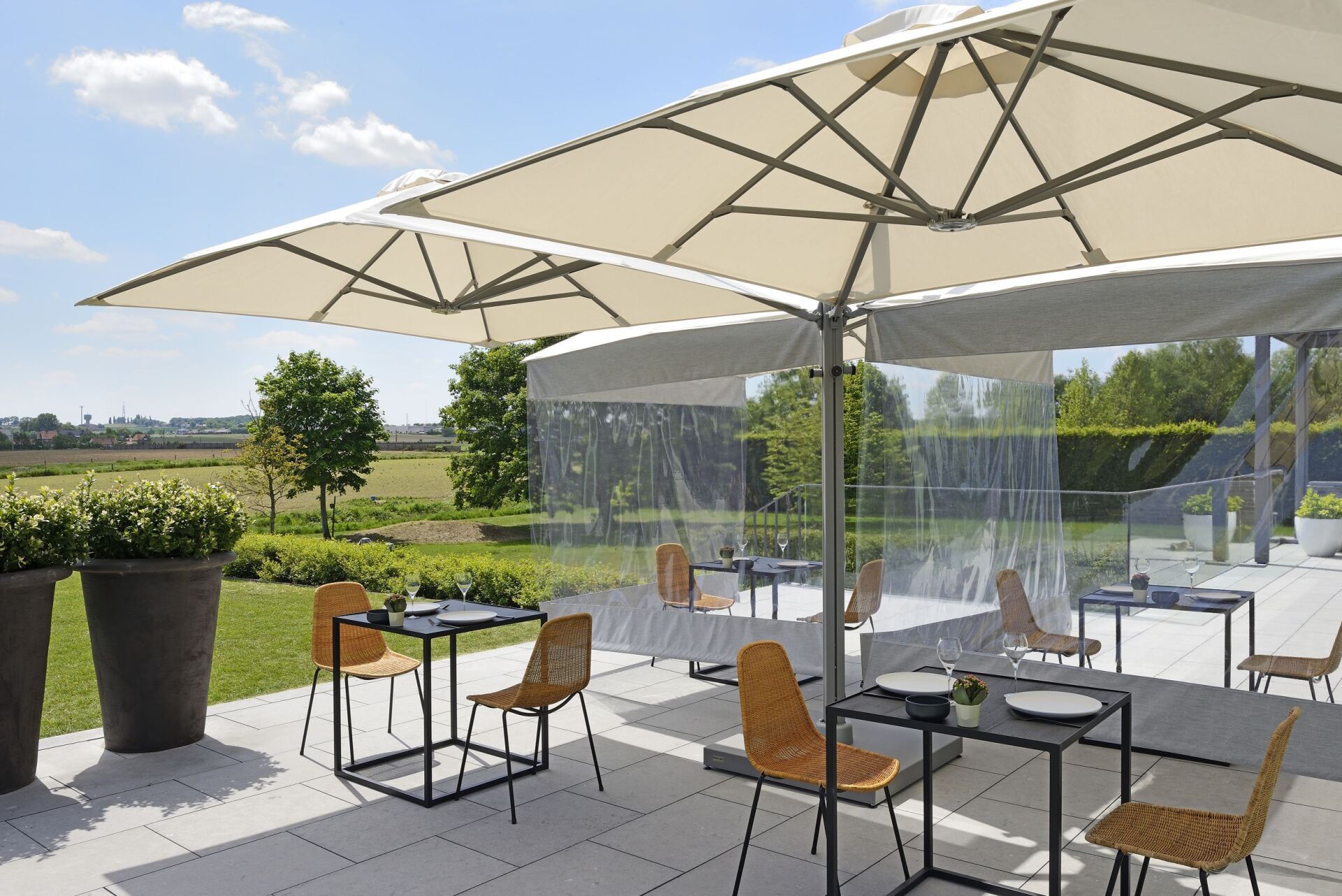 Hier finden Sie unseren beliebten Sonnenschirm Modell P6 von Prostor perfekt als Sonnenschutz für Ihren Garten.