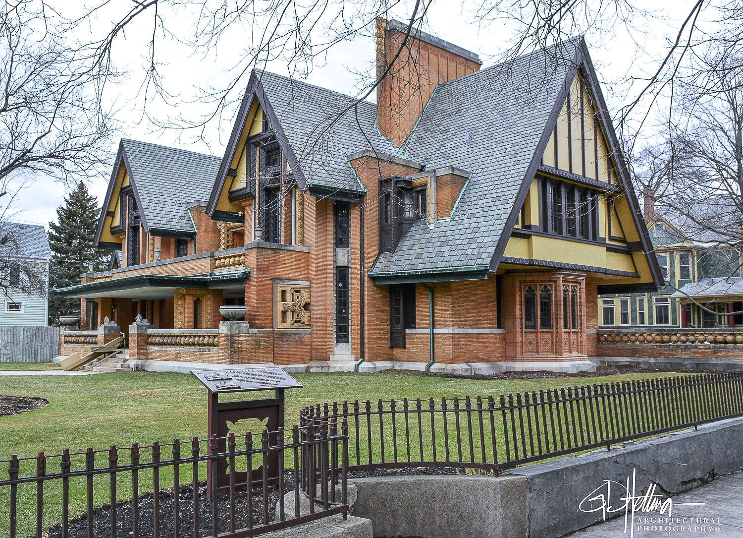 #architecturephotography #DistinctiveHomesChicago #Milwaukee #DistinctiveHomesMilwaukeeWI
#DistinctiveHomesOfAmerica