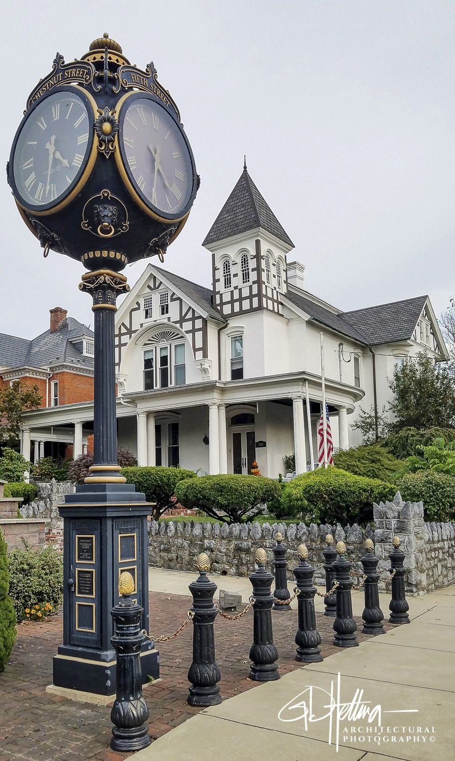 #distinctivearchitecturaldetail #cityclock