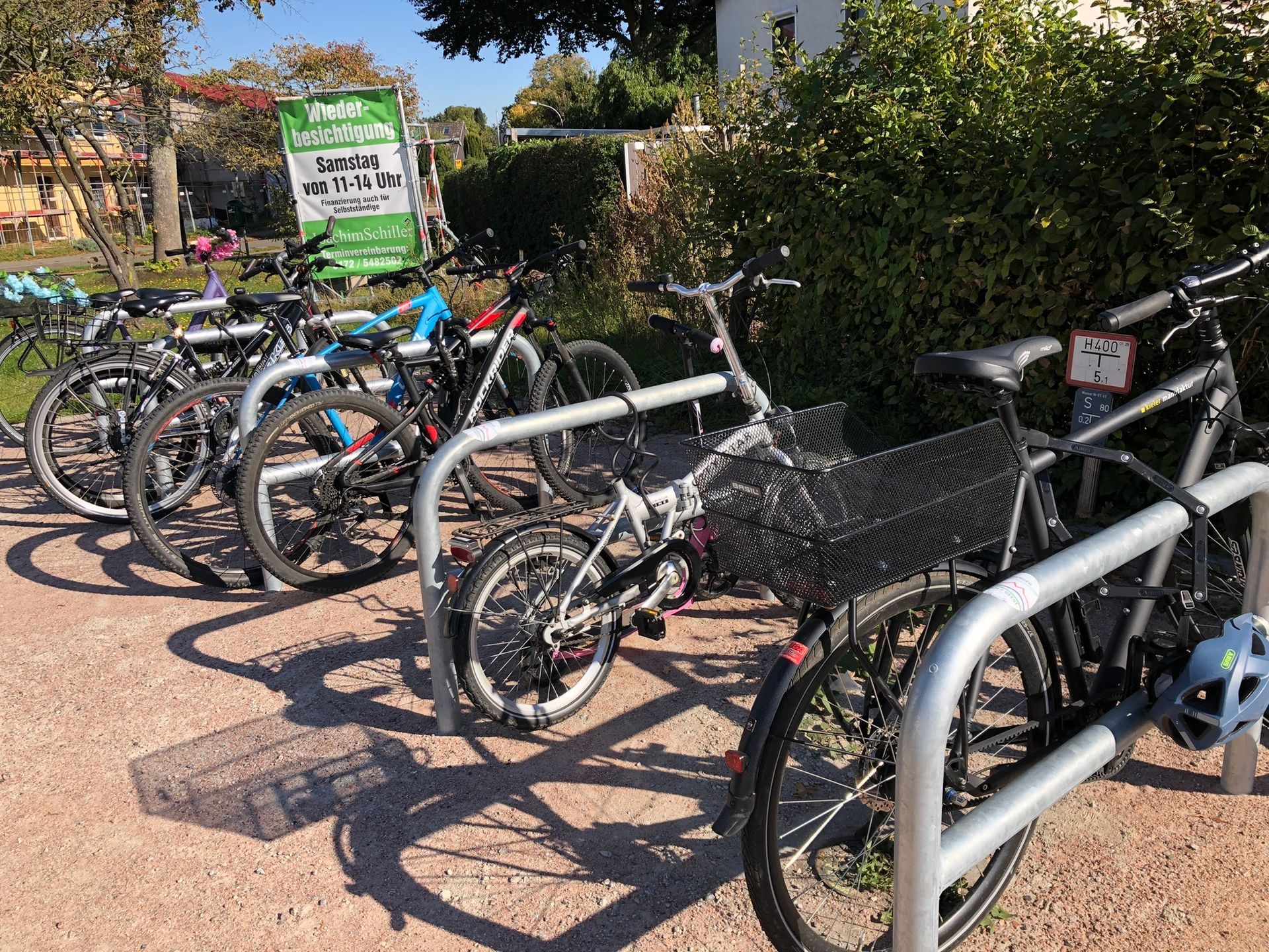 Fahrradanlehnbügel mit Fahrrädern