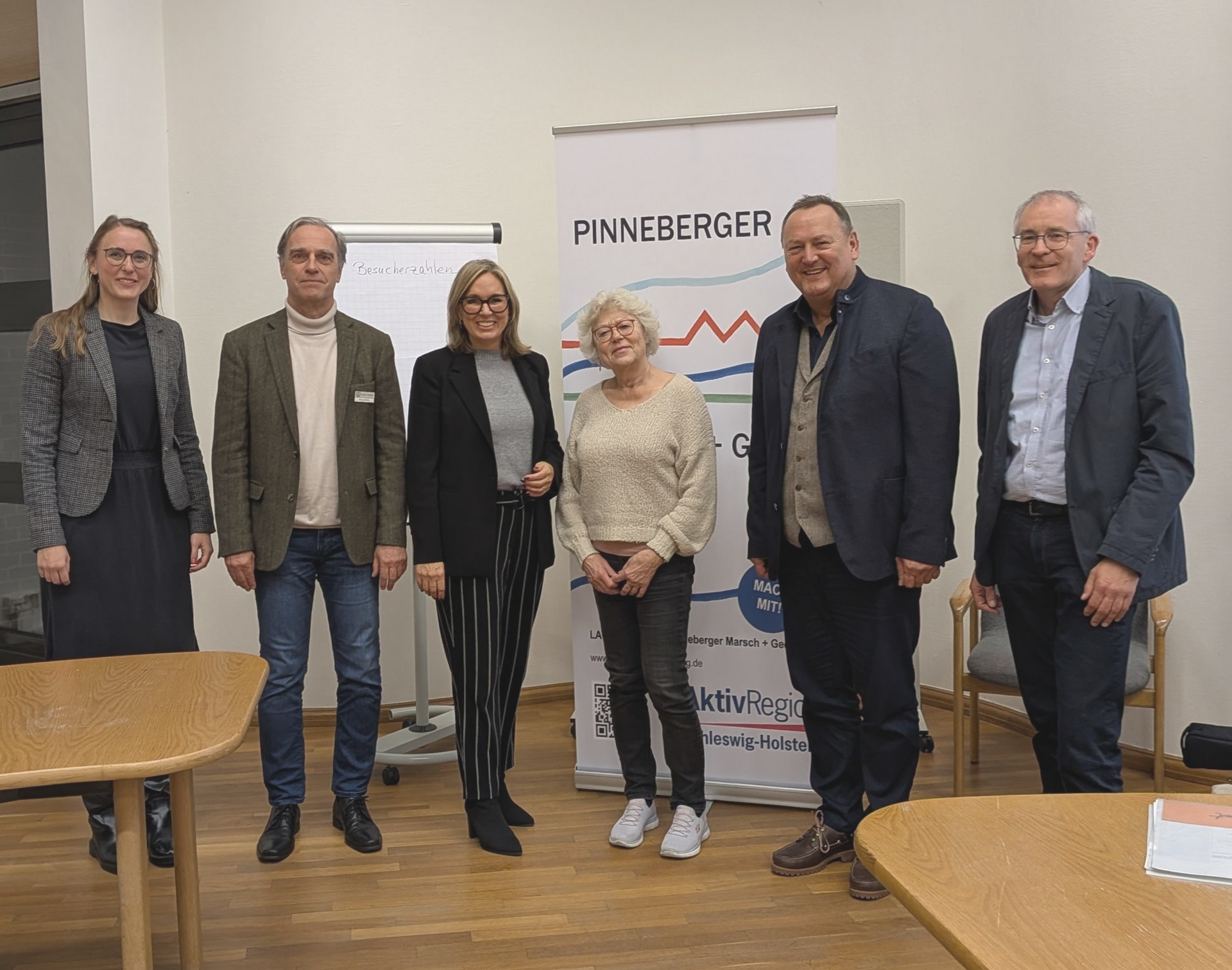 Bürgermeisterin Frau Fisauli-Aalto der Stadt Wedel und der gesch. Vorstand inkl. Geschäftsstelle der AktivRegion Pinneberger Marsch und Geest Bürgermeisterin Frau Fisauli-Aalto der Stadt Wedel und der gesch. Vorstand inkl. Geschäftsstelle der AktivRegion Pinneberger Marsch und Geest