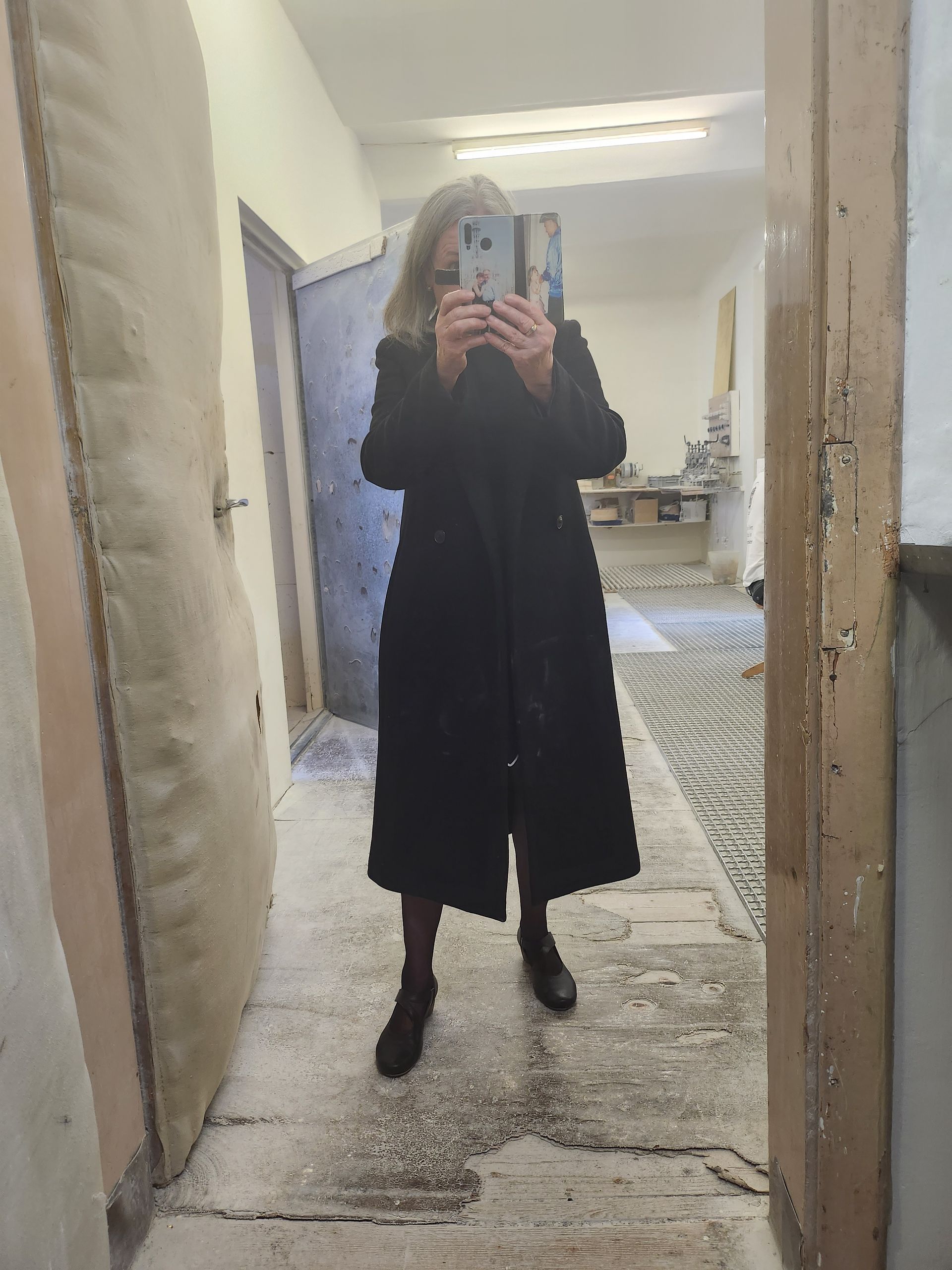 Kati Varjai in der Blattgoldschlägerei Wamprechtsamer, Wien Kati Varjai in der Blattgoldschlägerei Wamprechtsamer, Wien