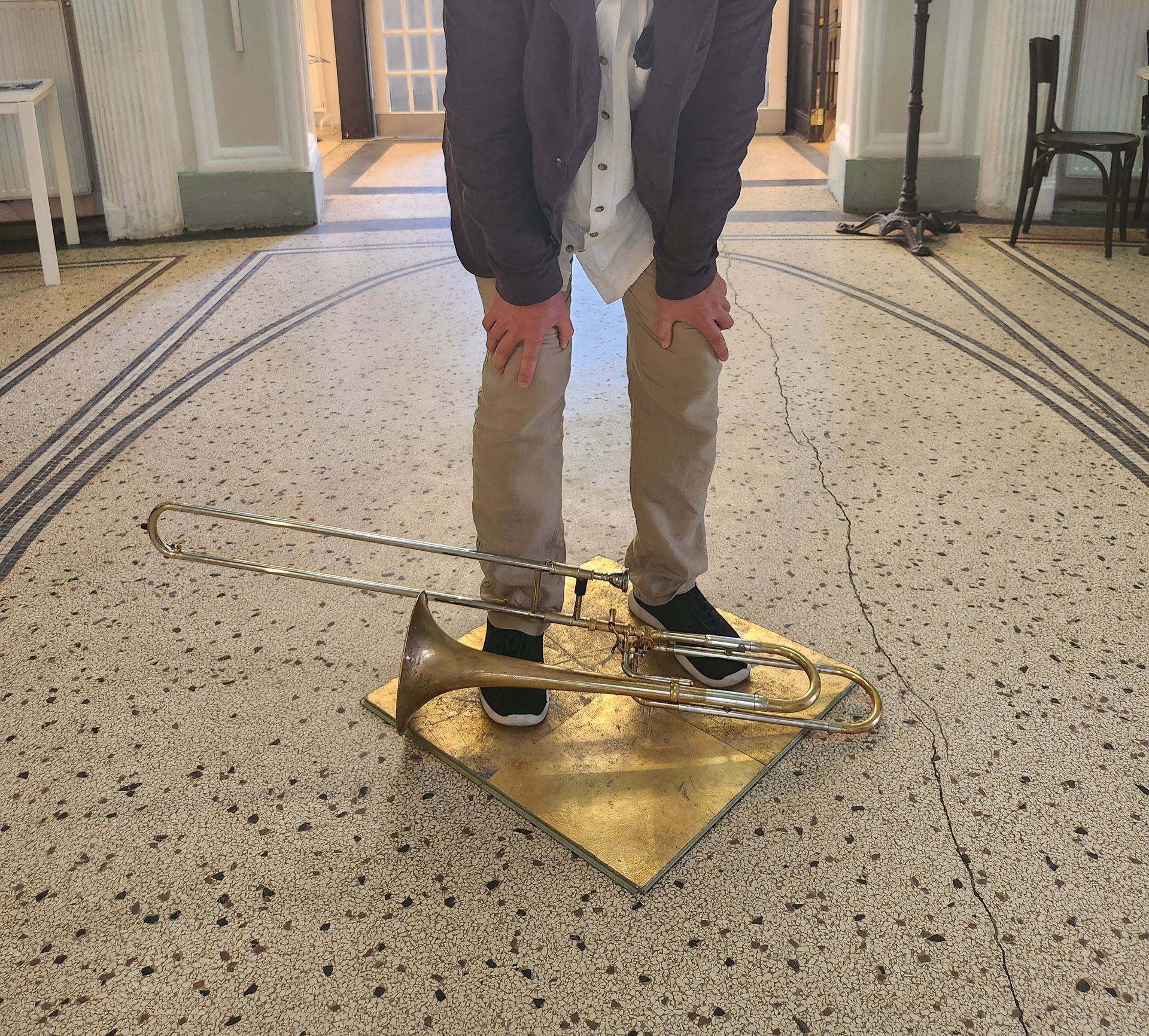 Bertl Mütter auf EU27 Bodengold im Künstlerhaus Klagenfurt Bertl Mütter auf EU27 Bodengold im Künstlerhaus Klagenfurt