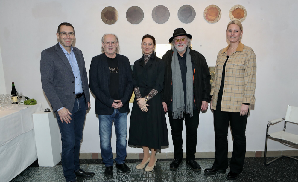 Gruppenfoto in der Galerie Steyrdorf zu JOHANN und JOHANNES
