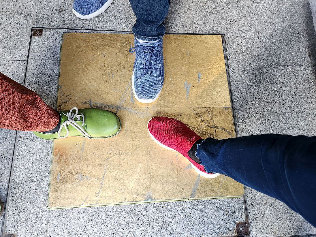 HUMAN Bodengold verbindet - Gold kennt keinen Unterschied HUMAN Bodengold verbindet - Gold kennt keinen Unterschied