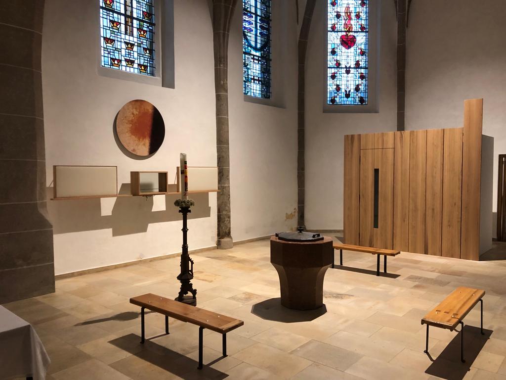 Taufkapelle der Pfarrkirche Sierning mit Sierninger Tauftropfen Taufkapelle der Pfarrkirche Sierning mit Sierninger Tauftropfen