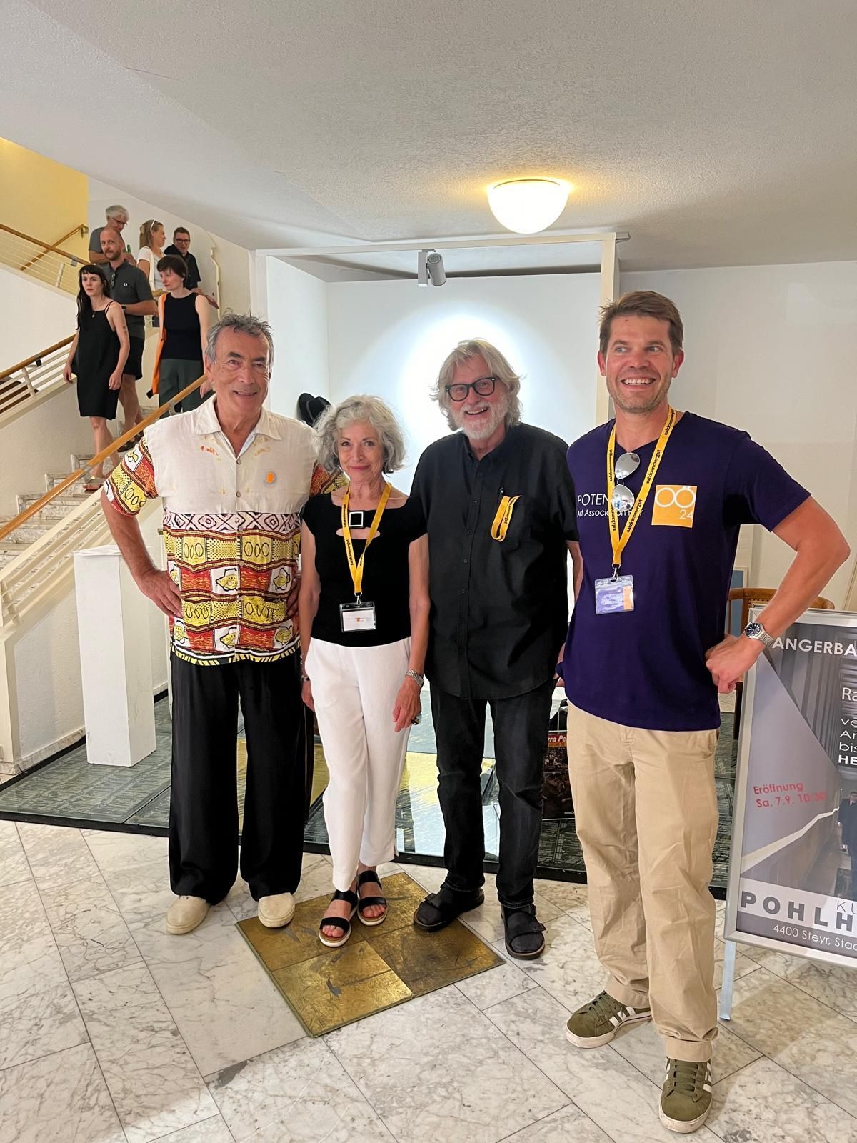 Hubert von Goisern auf EU27 Bodengold bei der POTENTIALS OÖ Kunstmesse Hubert von Goisern auf EU27 Bodengold bei der POTENTIALS OÖ Kunstmesse