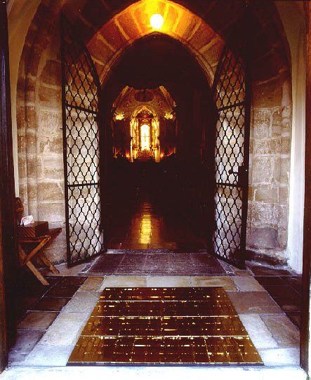 Bodengold Eingangsschwelle in die Stiftskirche Ardagger