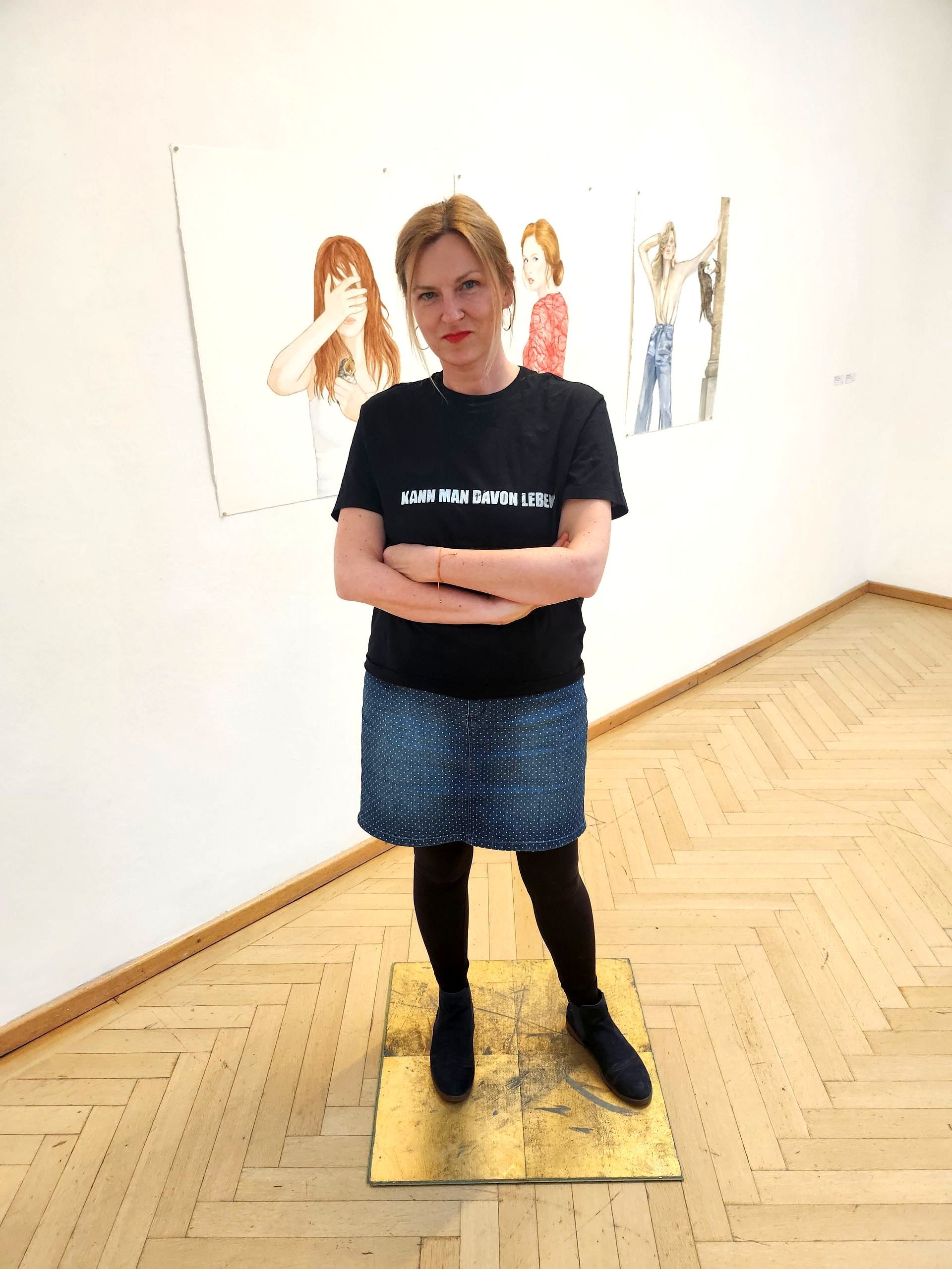 Susanna Schwarz auf EU27 Bodengold im Künstlerhaus Klagenfurt Susanna Schwarz auf EU27 Bodengold im Künstlerhaus Klagenfurt