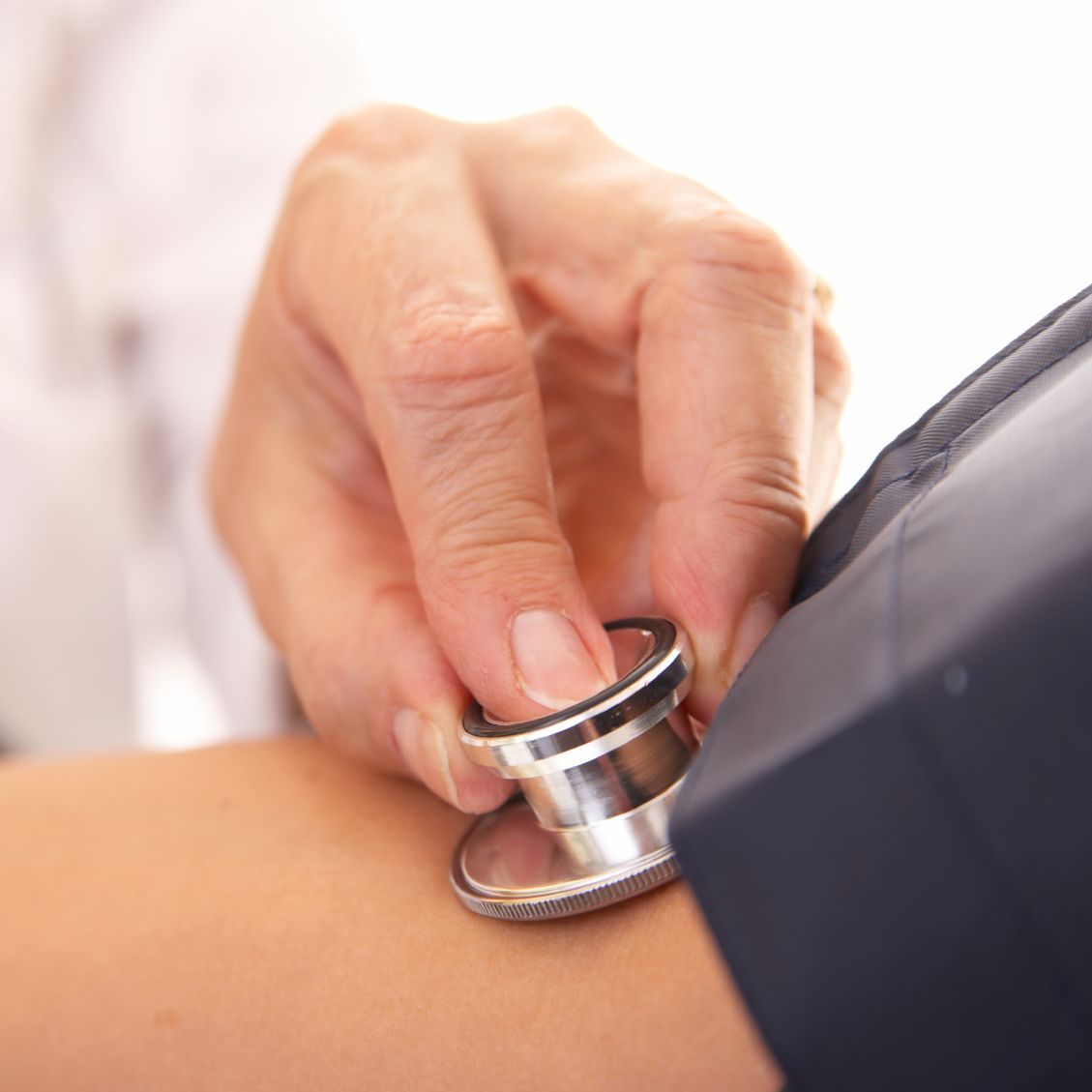 Herzultraschall, Herzecho, Echokardiographie, Patienten, Empathie, Betreuung, Gespräch, Herz, Ärztin, Kardiologie, Internist