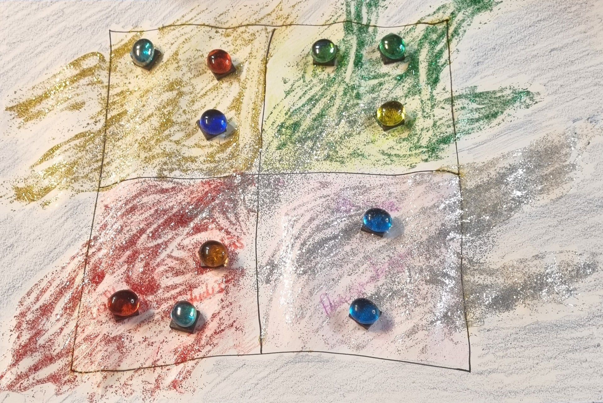 BoGoban-Aufstellung mit glitzernden Elementen