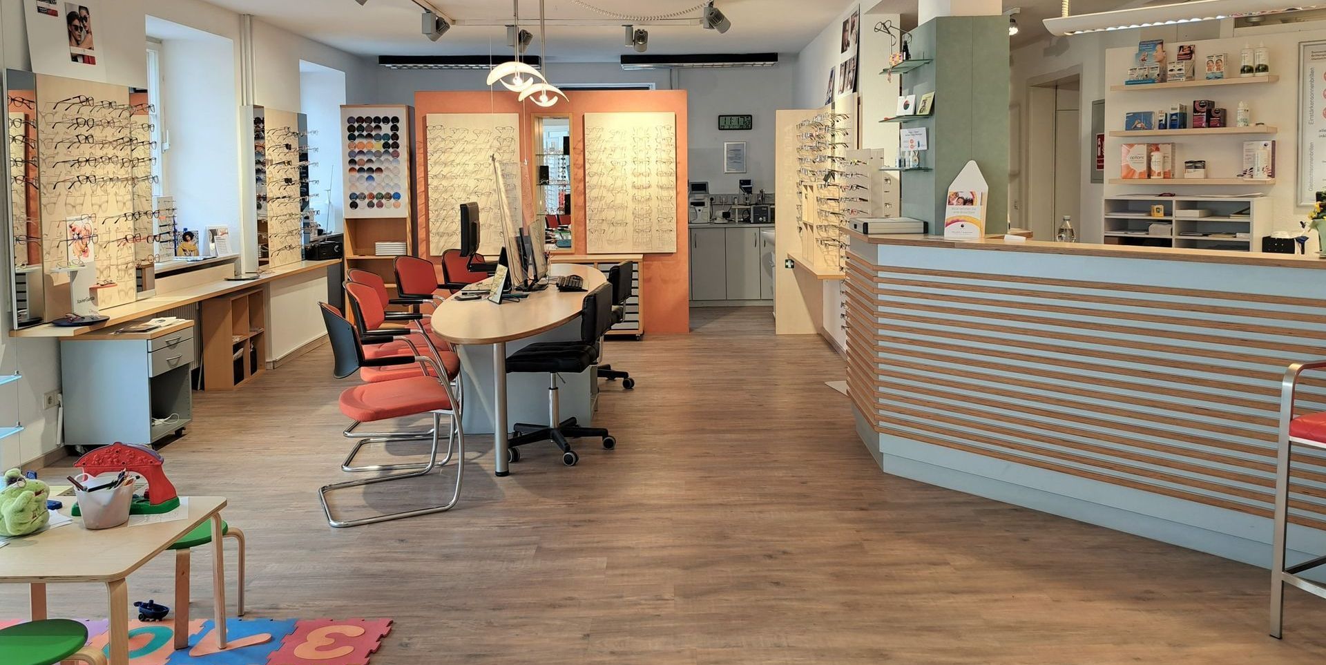 Brilleant optic Königsfeld Das Ladenlokal in Königsfeld ist zentral im Ort gelegen.