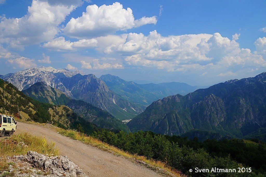 Klicken für Vorschau Albanien L300 4WD in Albanien
