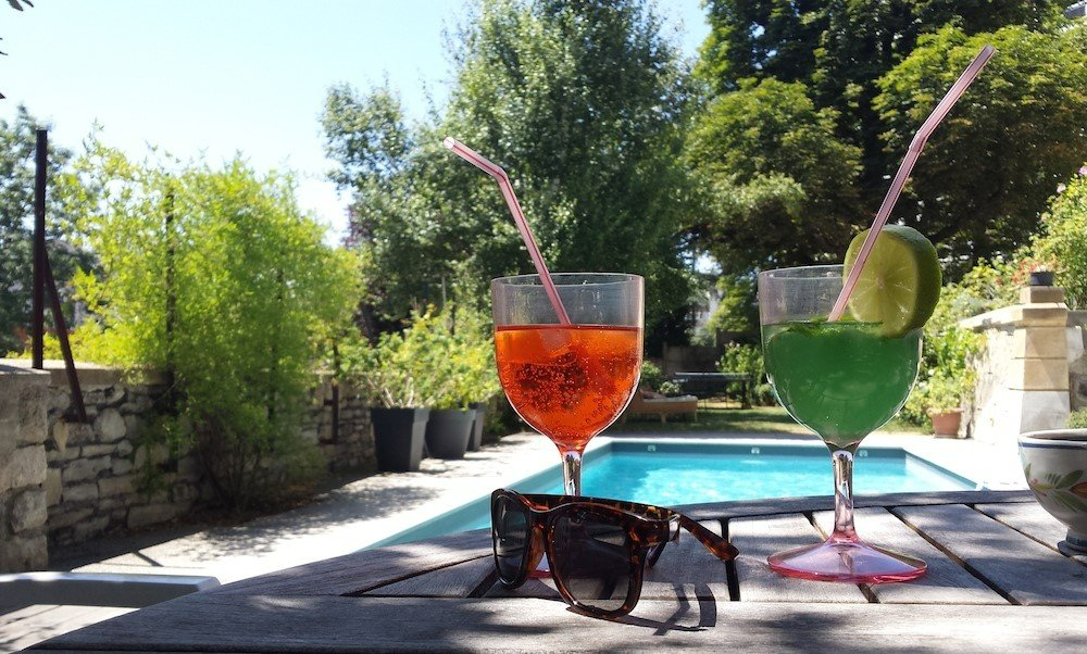 photo de verre avec des pailles