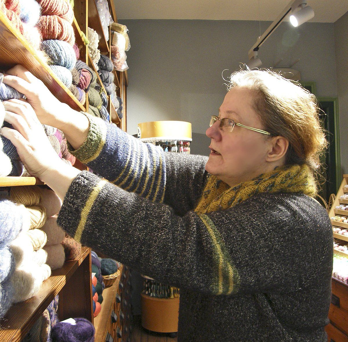 Wollregal, Einzelhandel, Handarbeitsladen, Wolladen, Wolle, Stricken, Chemnitz, Fadengeschichten