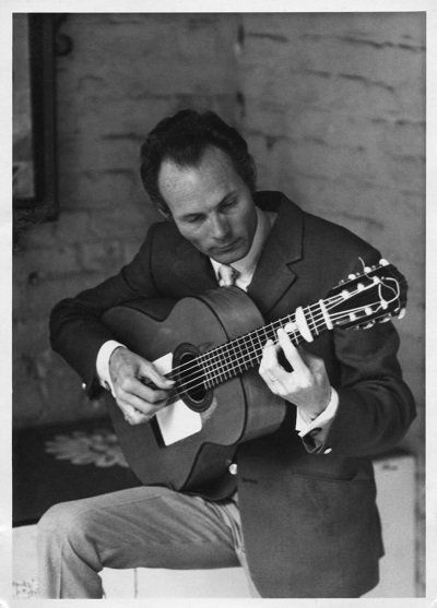 Flamenco Guitarist Tony Clinton