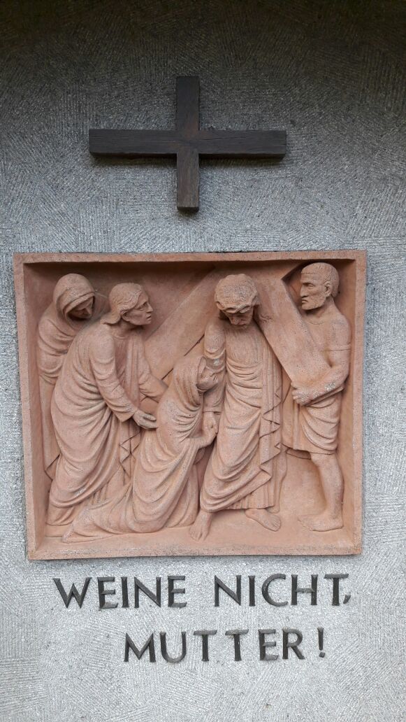 Jesus begegnet seiner weinenden Mutter Jesus begegnet seiner weinenden Mutter