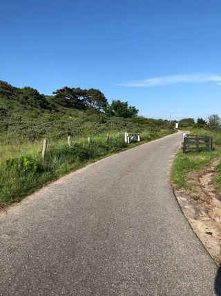 (sanft ansteigender, treppenloser Dünenübergang)