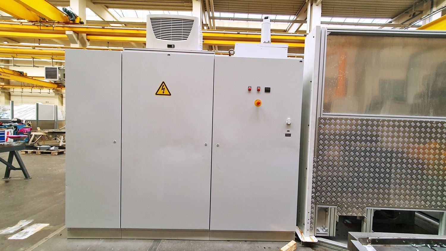 Universal Bed Milling Machine UBF-R 2000 control cabinet
