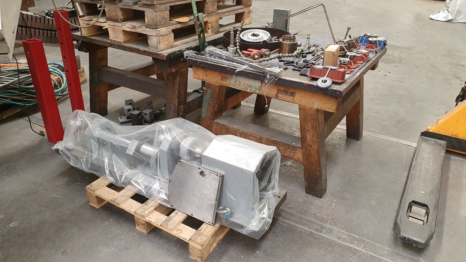 Universal Bed Milling Machine UBF-R 2000 gearbox