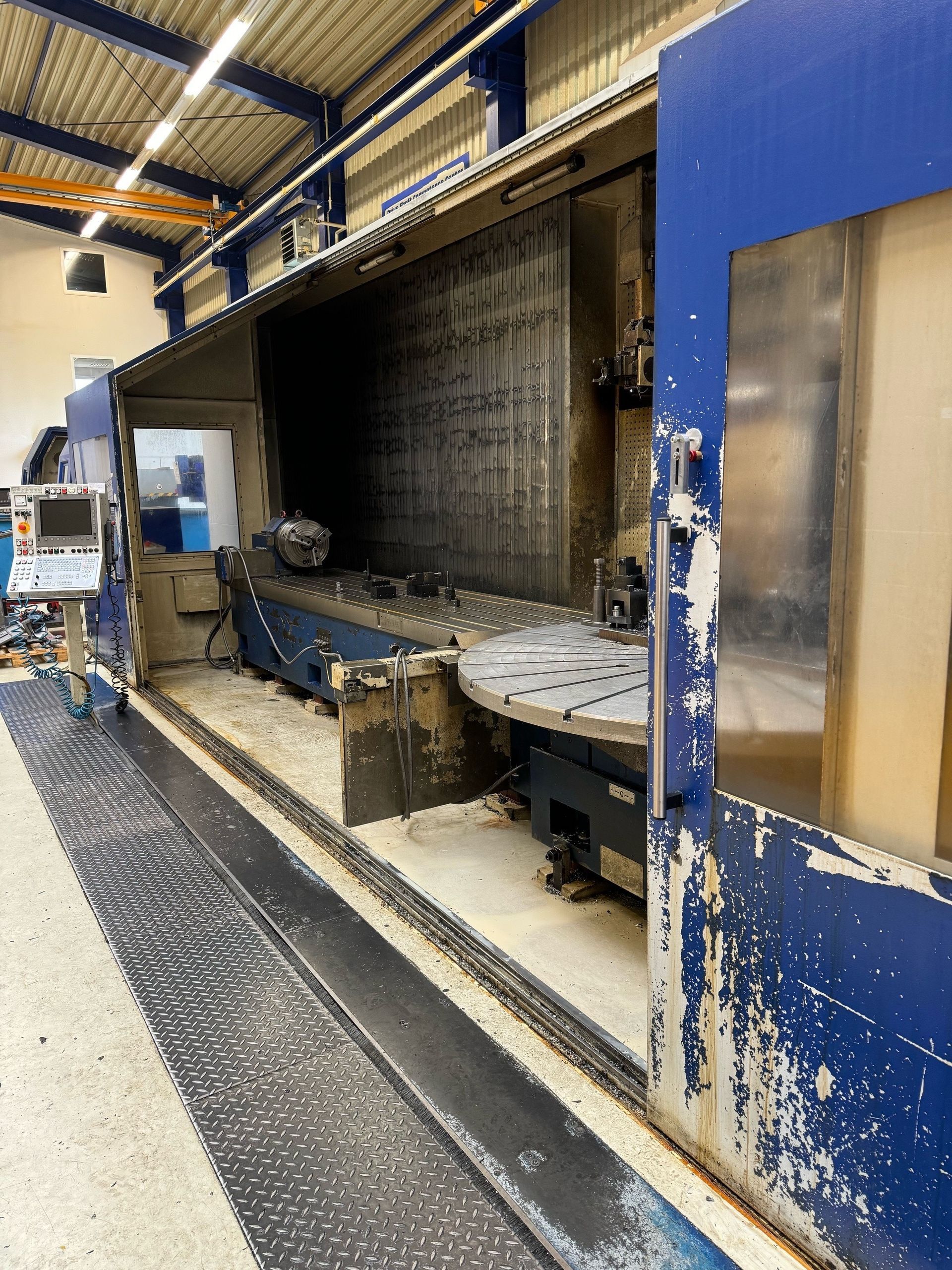 Moving Column Milling Machine UFF 6000 Interior