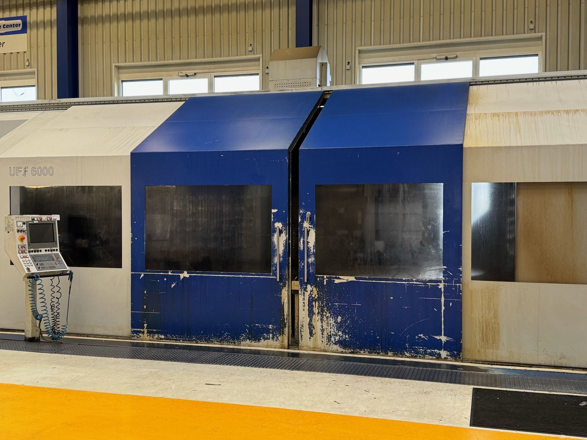 Moving Column Milling Machine UFF 6000 Front view closed