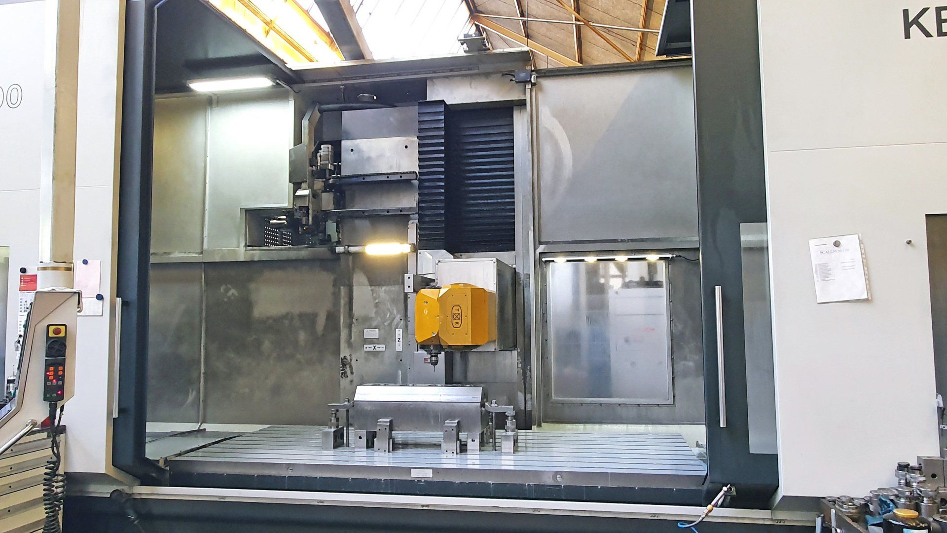 Universalbettfräsmaschine UBF 3000 Detail Frästisch