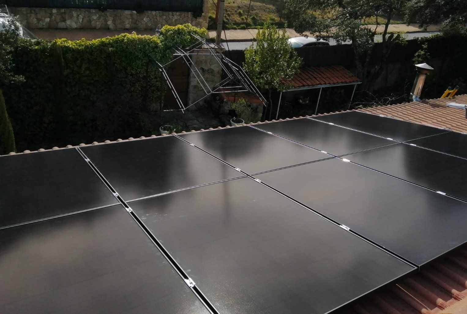 Instalación solar energía de emergencia Escorial Autogenera