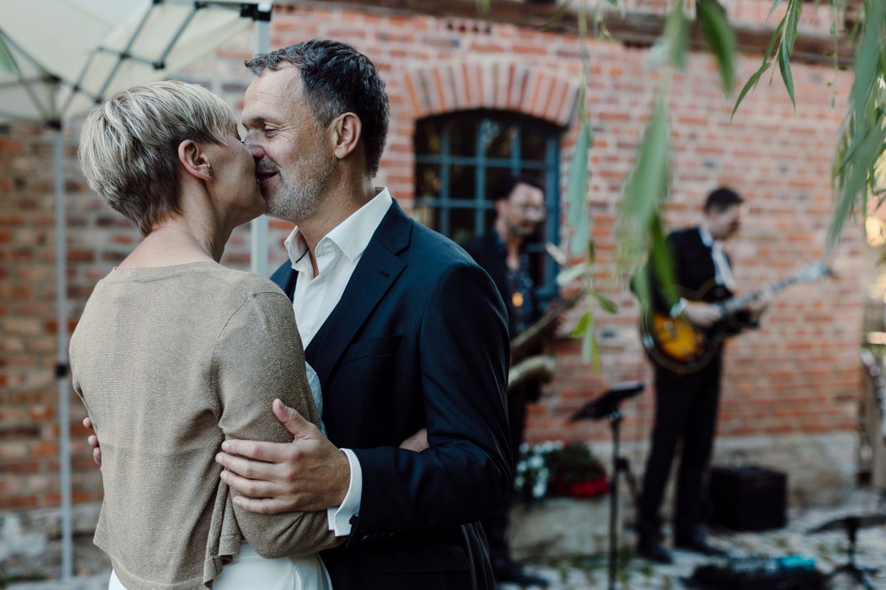 Saxophon, Gitarre und Vocals lassen jede Eheschließung noch romantischer erscheinen.