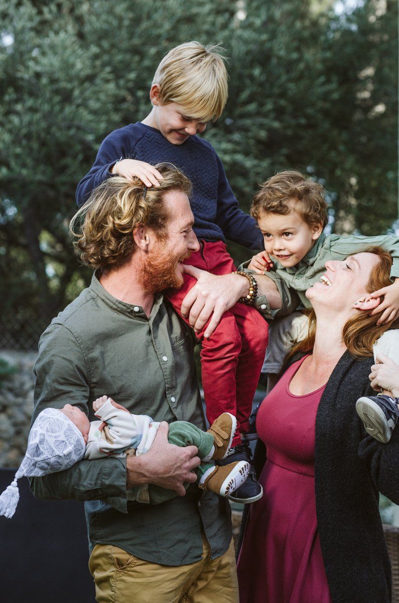 Family-Portrait-Mother-father-two-boys-and-a-baby