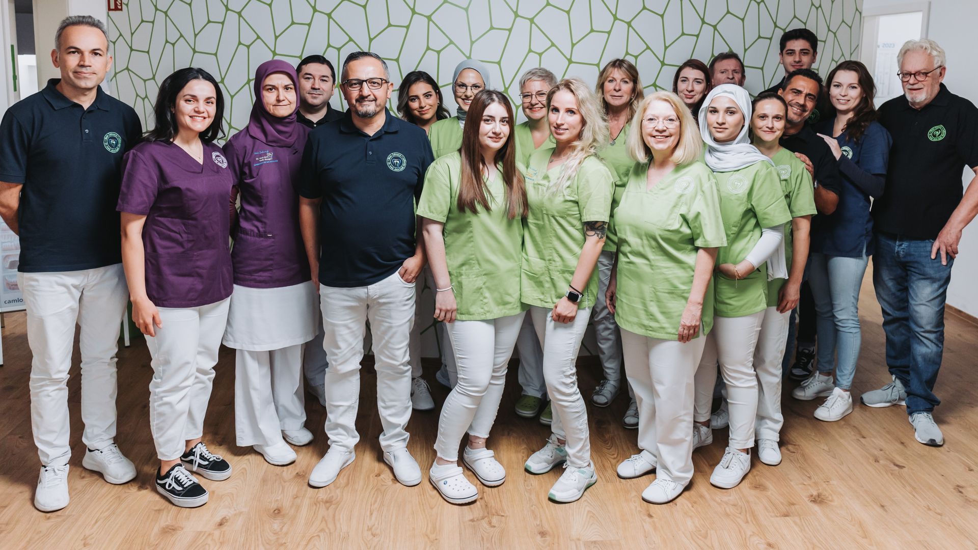 Team Mein Zahnarzt bei Praxis Dr. Kadir Aksogan, R