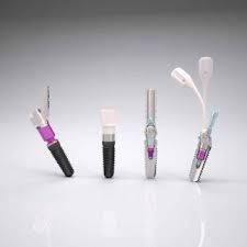 Implantate bei Praxis Dr. Kadir Aksogan, R