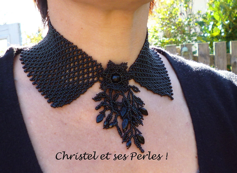 collier ras de cou dentelle de perles de verre noires, baroque, romantique, tissé à l'aiguille
