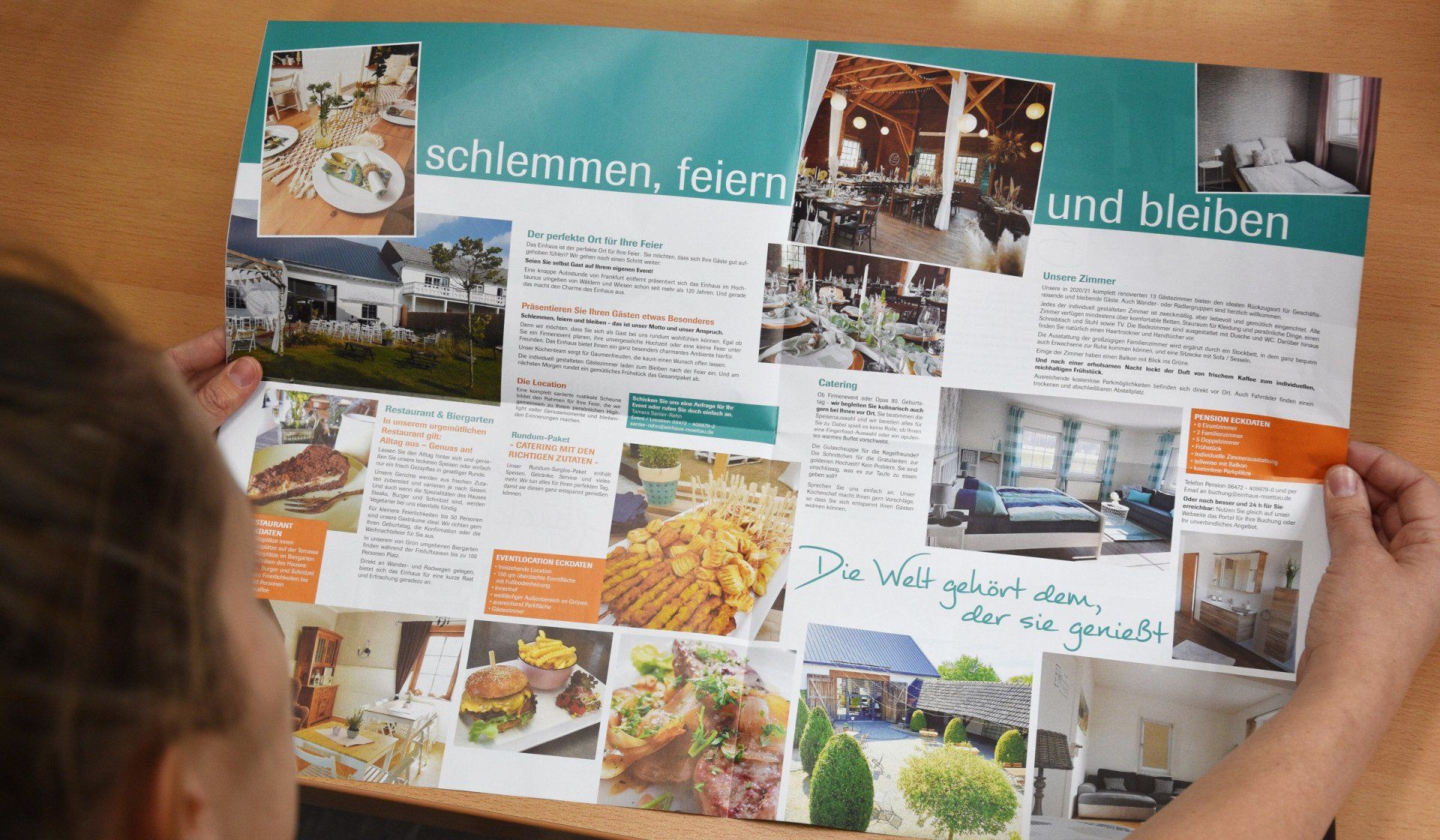 Blick auf die Innenseiten des Faltblatt im Format Din A2