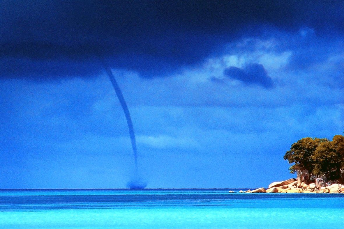 Achim Mende, Tornado vor den Seychellen, Fotografie, 1983, Ausstellung Achim Mende, Städtische Galerie Überlingen, Foto Achim Mende