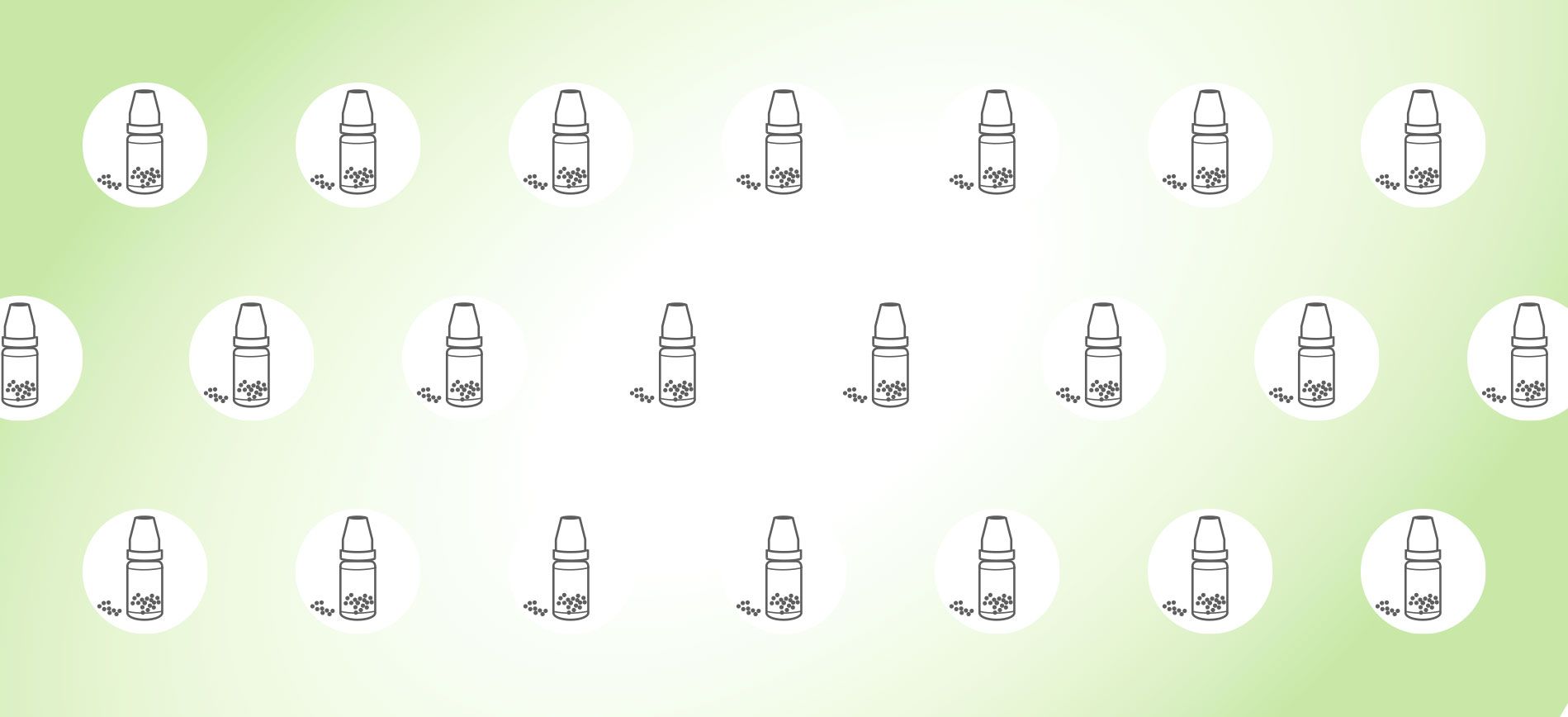 Homöpathieflaeschchen auf grünem Hintergrund