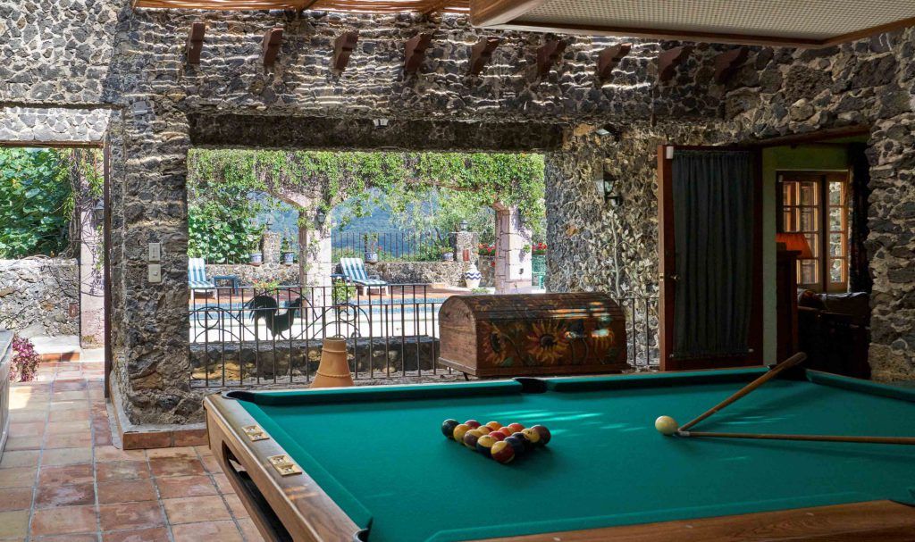 Villa billiards room image