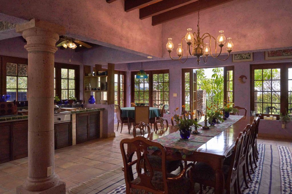 Villa dining image