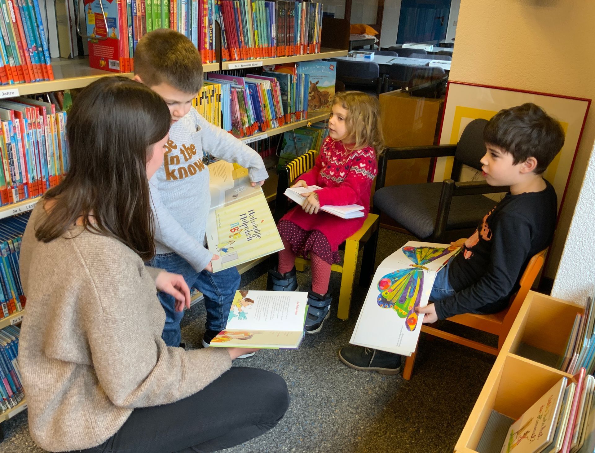 in der evangelischen Bücherei in Hamm auf der Suche nach
Büchern zum Thema Freundschaft